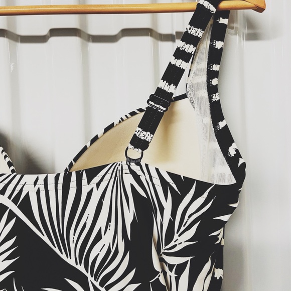 NWOT Mark & Spencer Secret Slimming Swimsuit - Picture 6 of 8